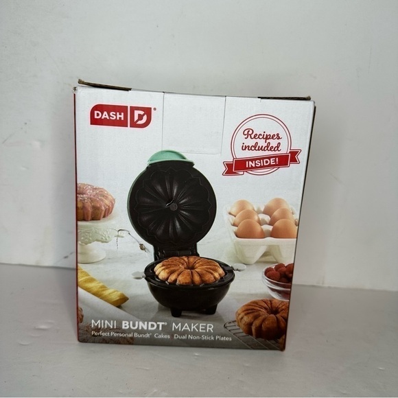Dash Mini Bundt Cake Maker ~ Mint Pale Green - NEW in Box ~ So Cute! Recipes - Picture 2 of 4
